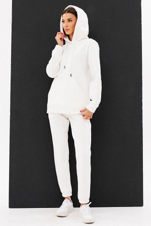 Костюм Костюм Kivviwear 4052405353 экрю 
Состав: ПЭ-26%; Хлопок-70%; Эластан-4%;
Сезон: Осень-Зима

Костюм утепленный на флисе. Худи Classic модели 4052 с капюшоном на подкладке из основной ткани. Бр