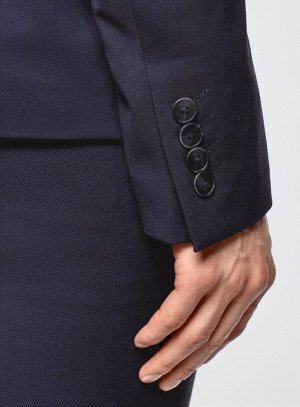 Пиджак приталенного силуэта с нагрудным карманом