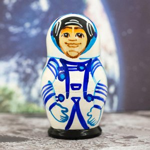 Матрёшка 3-х кукольная «Космонавт», 11 см
