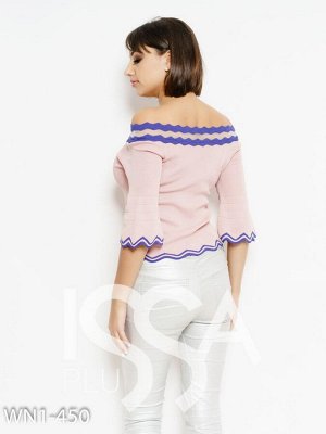 Розовый свитер с синими волнистыми вставками
