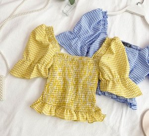 Блуза Блуза, оформленная короткими рукавами, полиэстер. Размер (обхват груди 80-90см, длина изделия 40см): free size