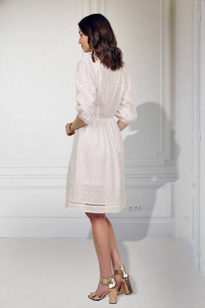 Платье Платье МиА-Мода 1032 
Состав ткани: ПЭ-65%; Хлопок-35%; 
Рост: 164 см.

Белое платье, пожалуй, имеется в гардеробе каждой модницы. Одной из самых оригинальных вариаций такого платья является к