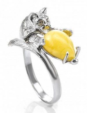 Серебряное кольцо с натуральным медовым янтарём «Кошки-мышки»