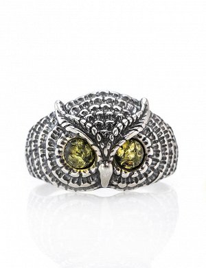 Стильное кольцо из серебра, украшенное зелёным балтийским янтарём «Филин», 606309016