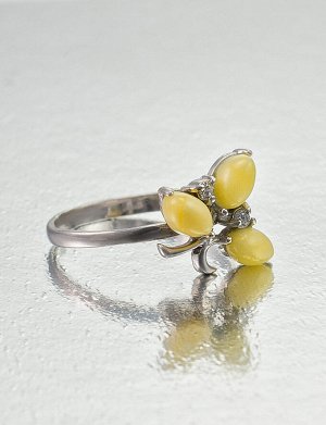 Изящное кольцо с фианитами и натуральным медовым янтарём «Олеандр»