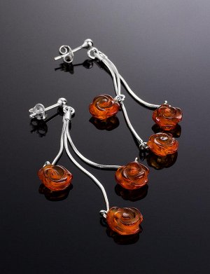 Очаровательные серьги из резного янтаря с замками-гвоздиками «Розы коньячные»