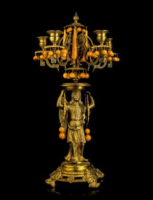 Роскошный антикварный канделябр, украшенный состаренным янтарём «Ангел»