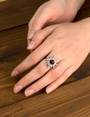 Серебряное кольцо с натуральным балтийским янтарём вишнёвого цвета «Гелиос»