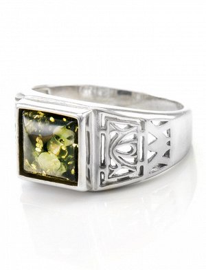 Перстень для мужчины из серебра, украшенный натуральным зелёным янтарём «Цезарь», 706301051