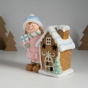 Фигурка светящаяся «Малышка в розовом наряде у пряничного домика», керамика, 15x8x16 см