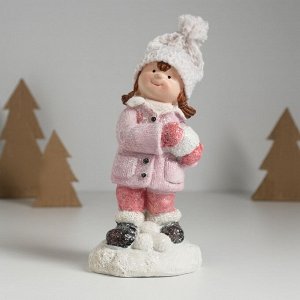 Фигурка керамика «Девочка в розовом пальтишке, со снежком», 8.3x7.8x16.3 см