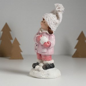 Фигурка керамика «Девочка в розовом пальтишке, со снежком», 8.3x7.8x16.3 см