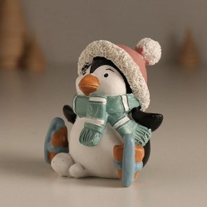 Фигурка полистоун «Пингвин в мини-лыжах», 7x6x7 см, МИКС
