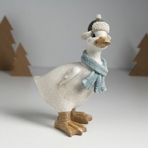 Фигурка полистоун «Гусь в шапке-ушанке и шарфе», 11.5x12.5x20 см