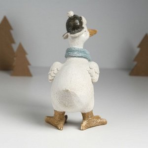 Фигурка полистоун «Гусь в шапке-ушанке и шарфе», 11.5x12.5x20 см