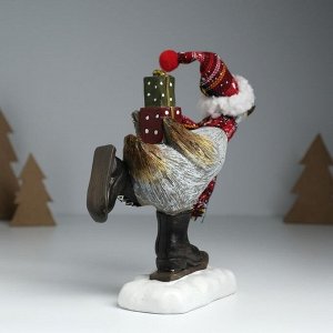 Фигурка полистоун «Гусь в колпаке, вязаном шарфе, на мини-лыжах, с подарками», 6.5x19.5x17 см