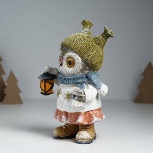 Фигурка полистоун «Совушка в свитере со снежинками, с фонариком», 11.6x8x19 см