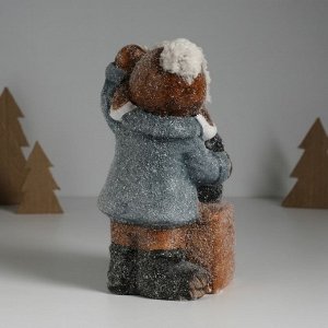 Фигурка светящаяся «Малыш в сером пальто, с пингвином на подарке», керамика, 12x6.5x20 см