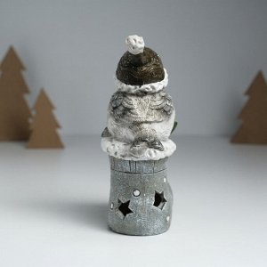 Фигурка светящаяся «Воробышек в колпаке сидит на новогоднем сапоге», серый, 7.6x9.5x15 см