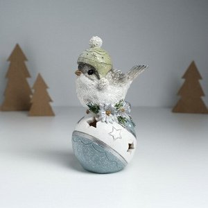 Фигурка светящаяся «Воробышек в шапке сидит на новогоднем шарике», серый, 7.6x9.5x15 см