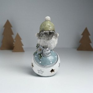Фигурка светящаяся «Воробышек в шапке сидит на новогоднем шарике», серый, 7.6x9.5x15 см