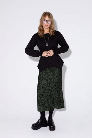Костюм Костюм Pirs 5429 хаки 
Состав: Топ: Хлопок-96%; Эластан-4%; Юбка: Вискоза-20%; ПЭ-80%;
Сезон: Осень-Зима
Рост: 164

Комплект-двойка из трикотажной приталенной майки и текстильной юбки с анимал