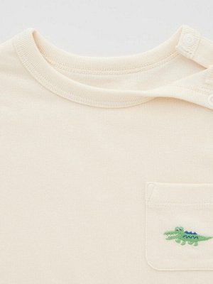 UNIQLO - футболка с вышивкой на кармане для малышей