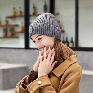 Шапка бини с отворотом вязанная