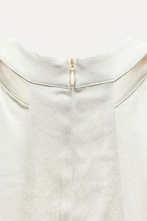 Топ Цвет как на первом фото АТЛАСНЫЙ ТОП С КОРОБКОЙ (SATINIERTES NECKHOLDER-TOP) Атласный топ с открытой бретелькой и открытыми плечами. Асимметричный подол. Потайная молния в заднем шве. = Атласный т