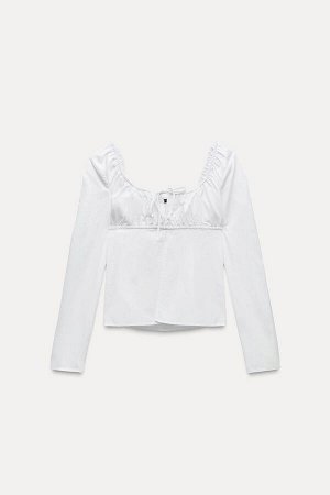 Топ Цвет как на первом фото ТОП из ГАБАРДИНА С КВАДРАТНЫМ ВЫРЕЗОМ (GABARDINE-TOP MIT QUADRATISCHEM AUSSCHNITT) Верх из габардина. Квадратный вырез с эластичной резинкой. Длинные рукава. Деталь банта и