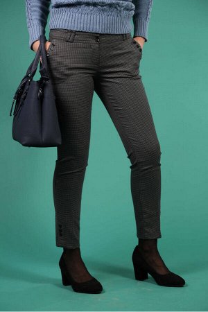 Брюки   Эти прямые укороченные брюки из плотной и мягкой ткани приятны во всех отношениях.Модель представлена и в летних,и в демисезонных тканях и прекрасно зарекомендовала себя.Отличная посадка по фи