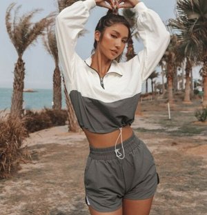Костюм в спортивном стиле: короткая ветровка, подол на кулиске + шорты, серый