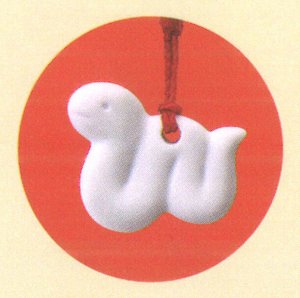 MATSUMOTO - белая змейка брелок-нэцке с предсказанием