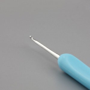 Крючок для вязания, с пластиковой ручкой, d = 2,5 мм, 14 см, цвет голубой