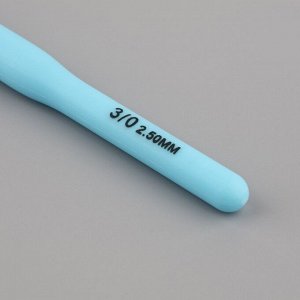 Крючок для вязания, с пластиковой ручкой, d = 2,5 мм, 14 см, цвет голубой