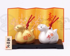 MATSUMOTO - фигурки золотой и серебряной змеек на веревочке