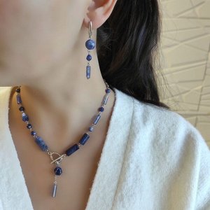 Серьги с содалитом и столбиками кварца