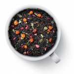 Дары осени черный чай с ягодами рябины, шиповника и боярышника, кусочками яблока и цветами липы.