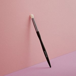ЮНИLOOK Кисть для нанесения и растушевки теней, натуральный ворс, дерево, металл 15,7см