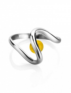 Изящное серебряное кольцо с янтарём медового цвета «Лея»