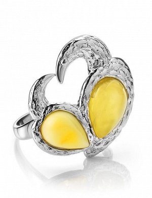 Кольцо «Лирика» из серебра и цельного янтаря медового цвета