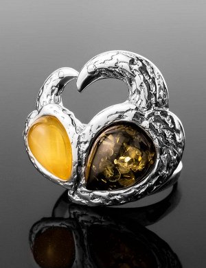 Оригинальное и эффектное кольцо из серебра и натурального янтаря двух цветов «Лирика»