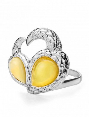 Кольцо «Лирика» из серебра и цельного янтаря медового цвета