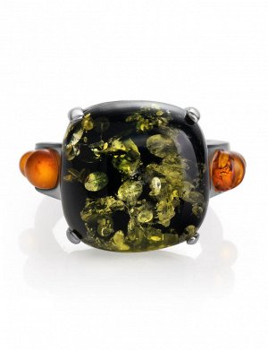 Эффектное серебряное кольцо с натуральным зелёным янтарем «Троя»