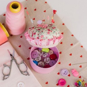 Игольница со шкатулкой для хранения мелочей, 8 x 7,8 x 7,8 см, цвет розовый