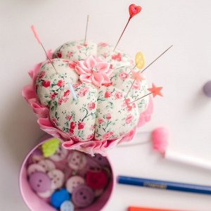 Игольница со шкатулкой для хранения мелочей, 8 x 7,8 x 7,8 см, цвет розовый