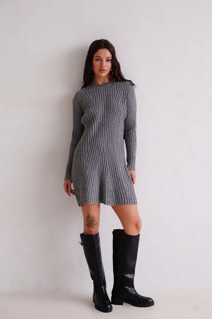 Платье вязаное серое