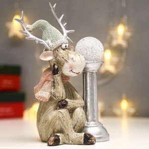 Фигурка световая «Лосик в вязаном колпаке с шаром на колонне», полистоун, 20.5x10.5x12.5 см