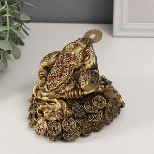 Нэцкэ фигурка «Денежная жаба на горке китайских монет», полистоун, под бронзу, 10*11.5*12.5 см