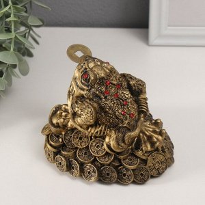 Нэцкэ фигурка «Денежная жаба на горке китайских монет», полистоун, под бронзу, 10*11.5*12.5 см